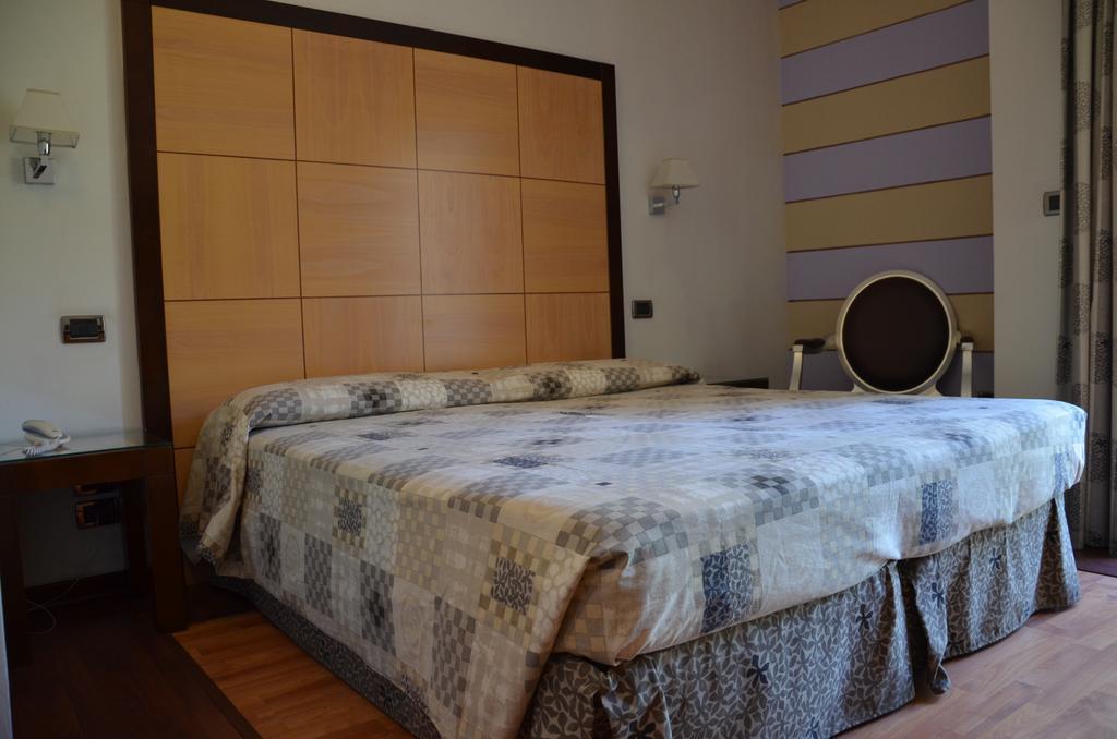 Regent Beach Hotel & Apartments เรจโจ ดี คาลาเบีย ภายนอก รูปภาพ