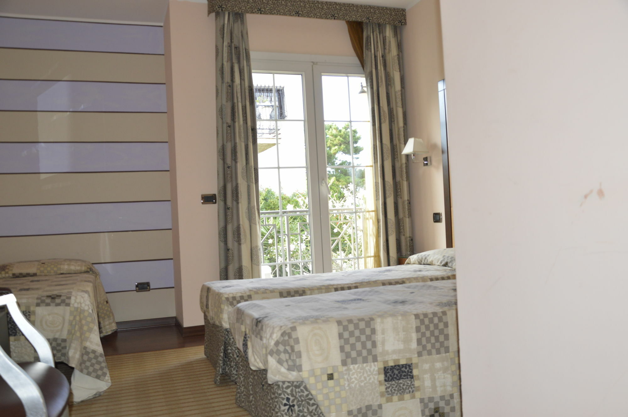 Regent Beach Hotel & Apartments เรจโจ ดี คาลาเบีย ภายนอก รูปภาพ